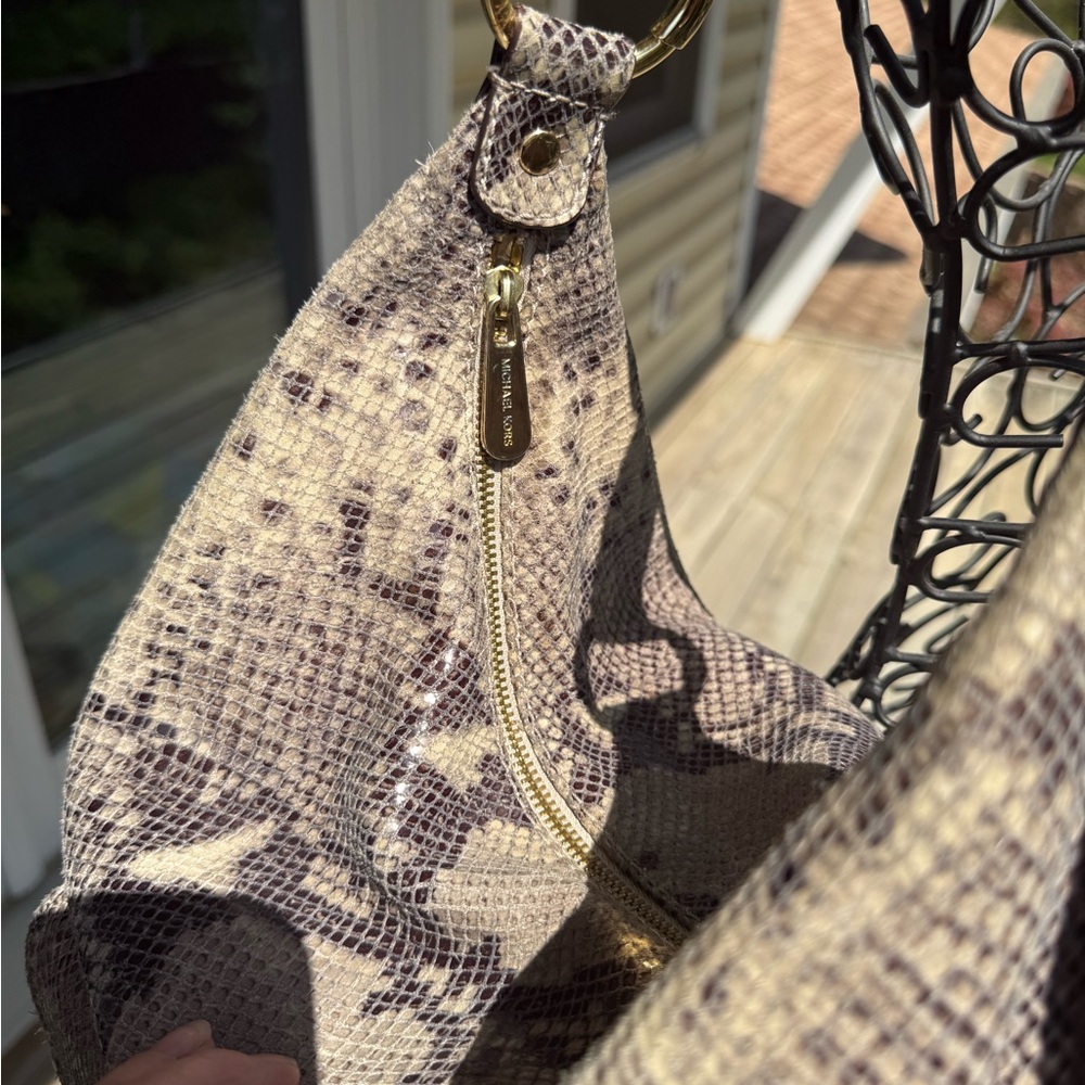 MICHAEL KORS Snakeskin Shoulder Bag with Gold MK Logo - Picture 5 of 8